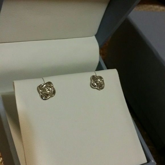 Charles & Colvard Jewelry - 💥Charles & Colvard Moissanite Knot Earrings